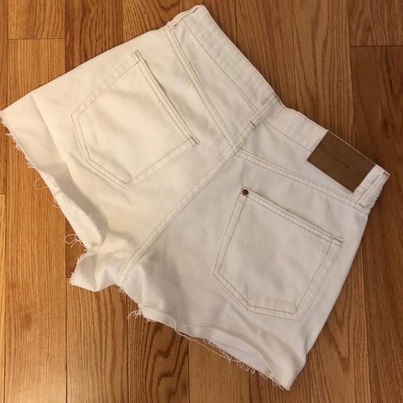 H&M Vintage White High Waisted Denim Shorts - Picture 2 of 4